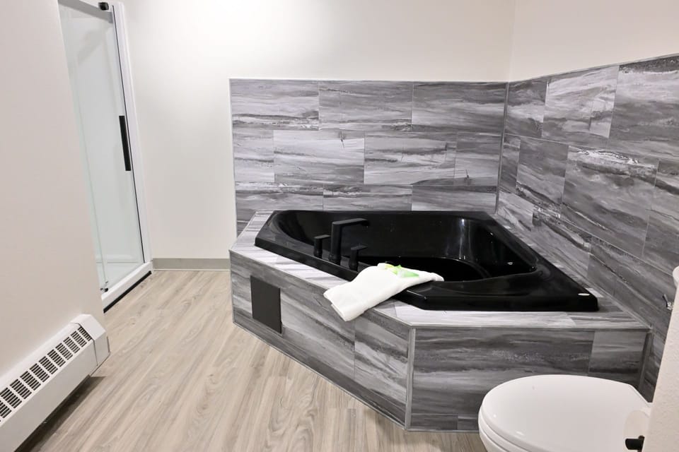 Deluxe Suite, Multiple Beds | Bathroom | Free toiletries, hair dryer, towels, soap