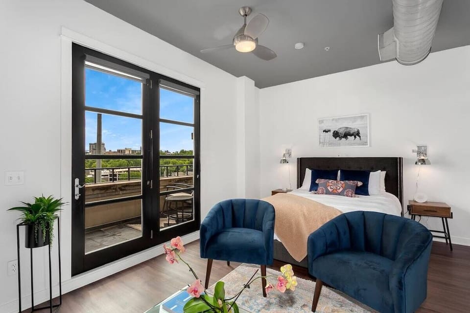 Inside the studio, enjoy sleek minimalism at its finest. A pair of velvet blue chairs on invite you to stay a while.