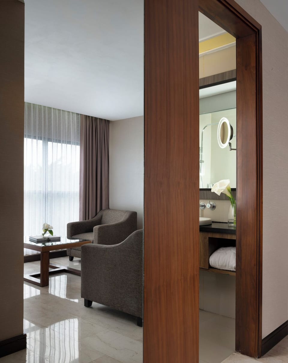Studio | Premium bedding, minibar, in-room safe, desk