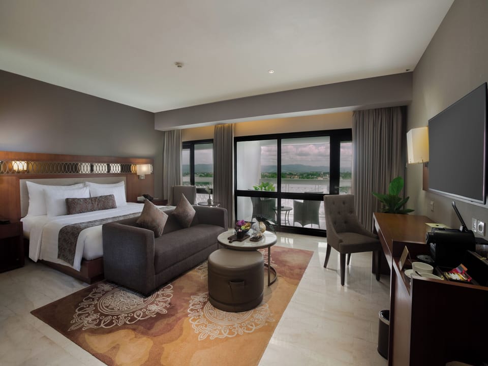 Junior Suite | Premium bedding, minibar, in-room safe, desk