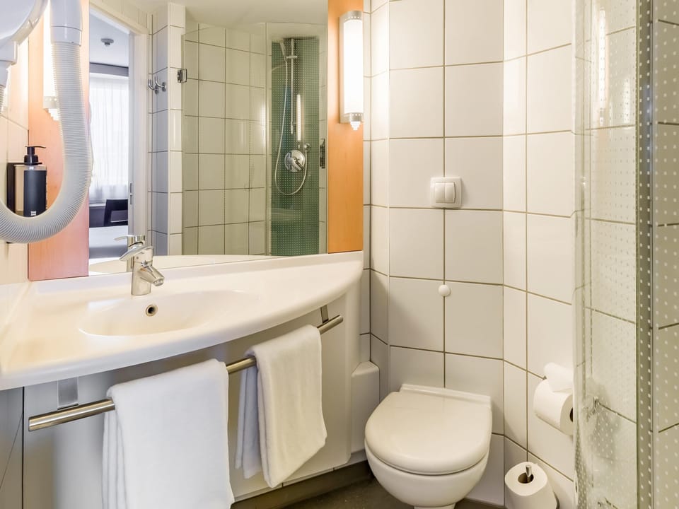 In-room safe, desk, soundproofing, free cribs/infant beds