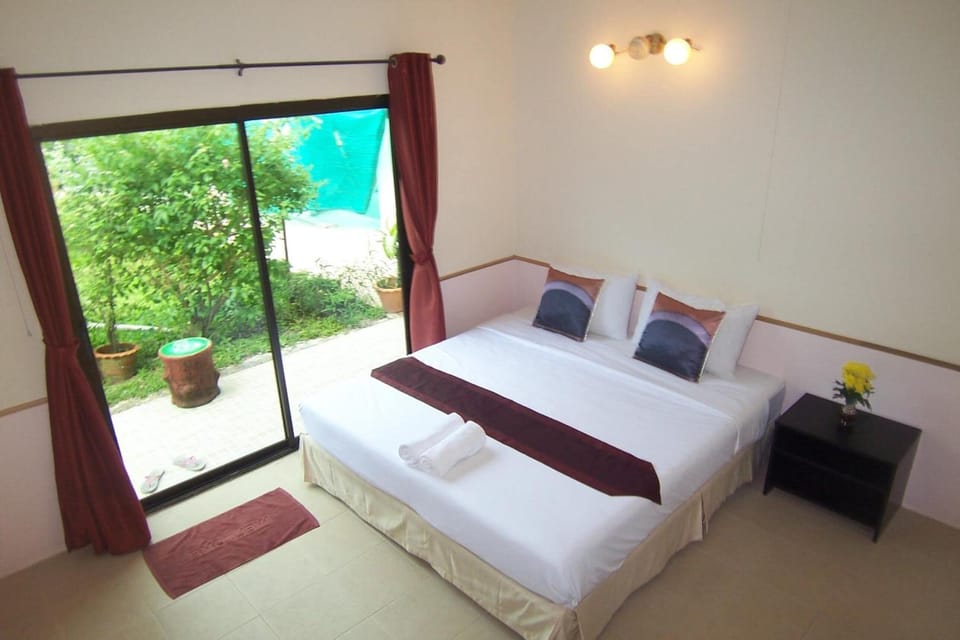 In-room safe, desk, soundproofing, free cribs/infant beds
