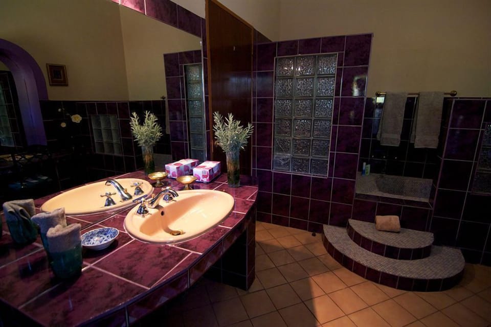 Family Room | Bathroom sink