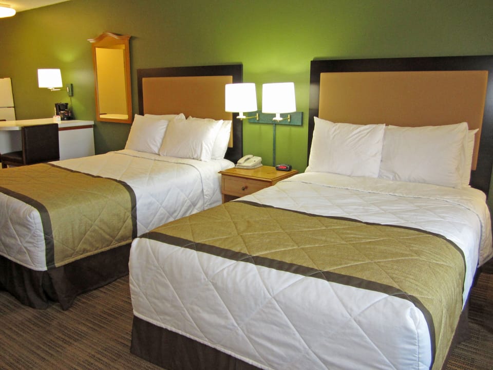 Studio, 2 Double Beds, Non Smoking | Desk, iron/ironing board, free WiFi, bed sheets