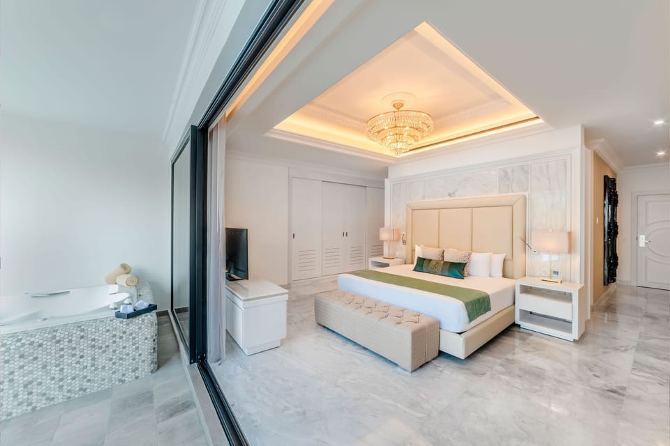 Mansion Jacuzzi Suites | Minibar, in-room safe, individually furnished, blackout drapes
