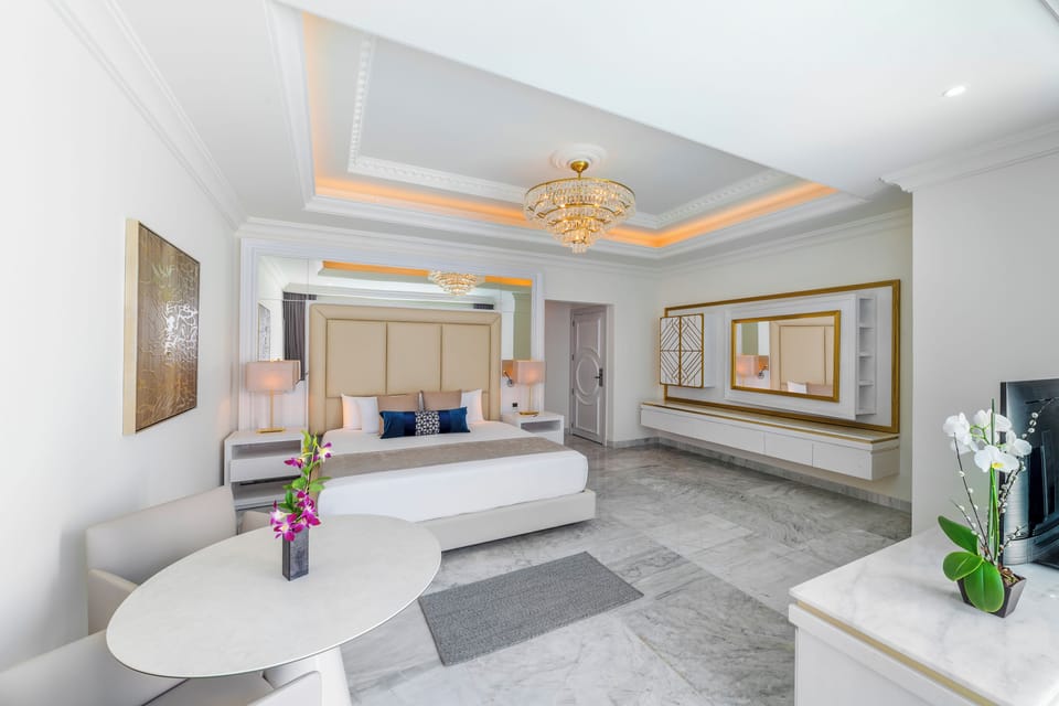 Mansion Jacuzzi Suites | Minibar, in-room safe, individually furnished, blackout drapes