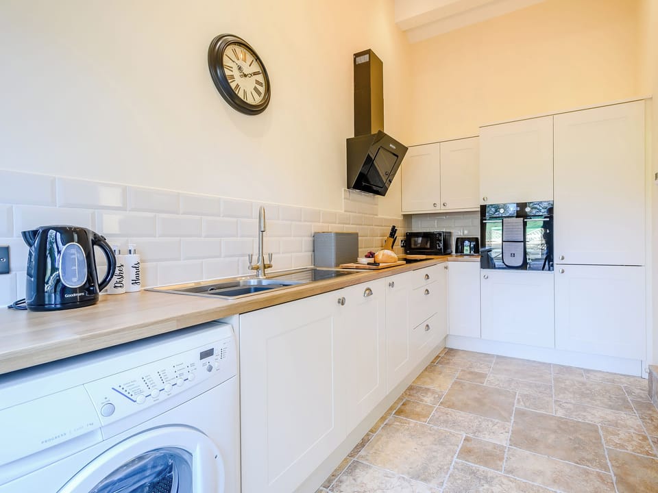 Kitchen | Priors Lodge Barns - Pipistrelle - Priors Lodge Barns , Bream, near Lydney