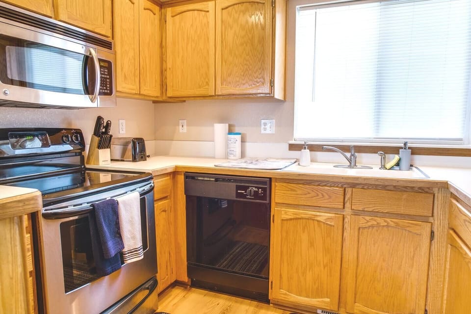 Small but fully stocked kitchen
