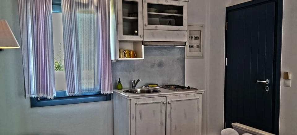 Mini-fridge, stovetop