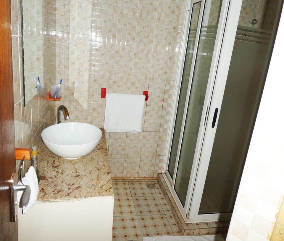 Bathroom sink