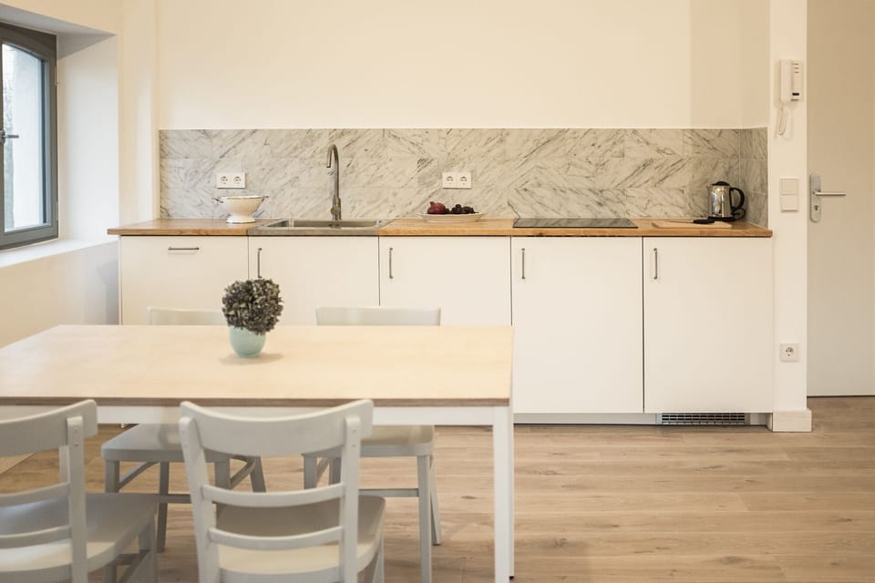Studio (2.OG, rechts,1) | Private kitchen | Coffee/tea maker, electric kettle, cookware/dishes/utensils
