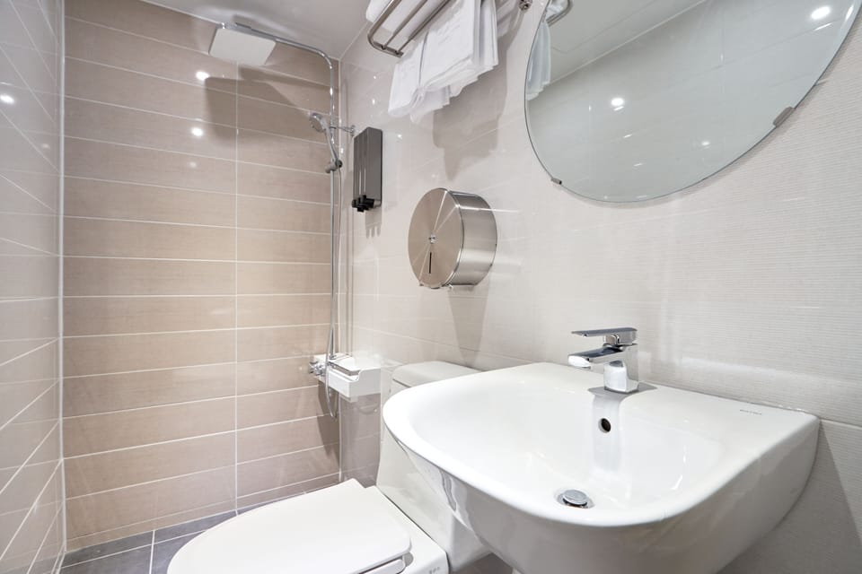 Economy Room, 1 Bedroom | Bathroom | Shower, designer toiletries, hair dryer, slippers