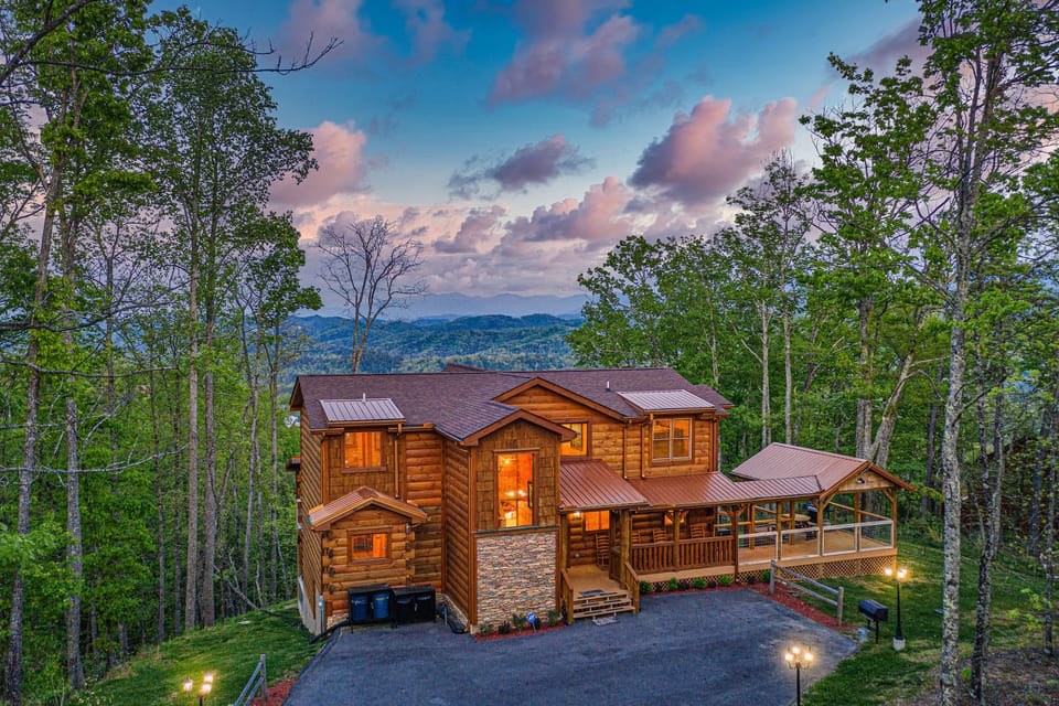 Exterior 5 Bedroom Smoky Mountains Cabin