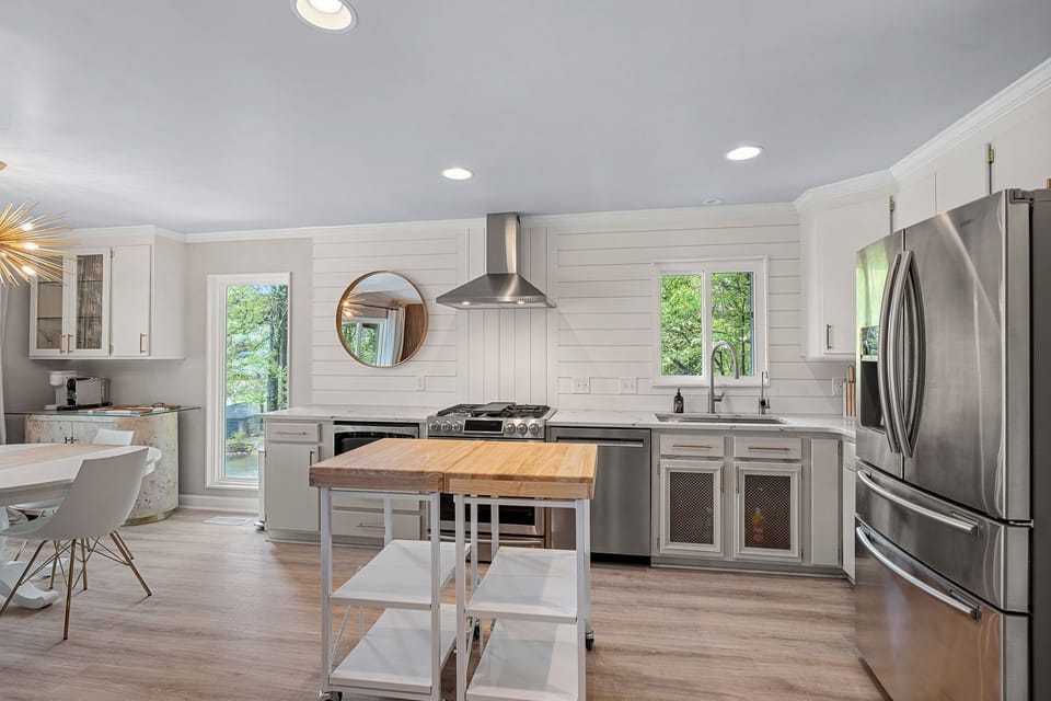 Fully stocked kitchen to prep all your group meals.