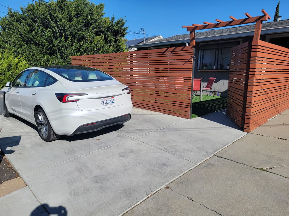 Parking and fence to front yard