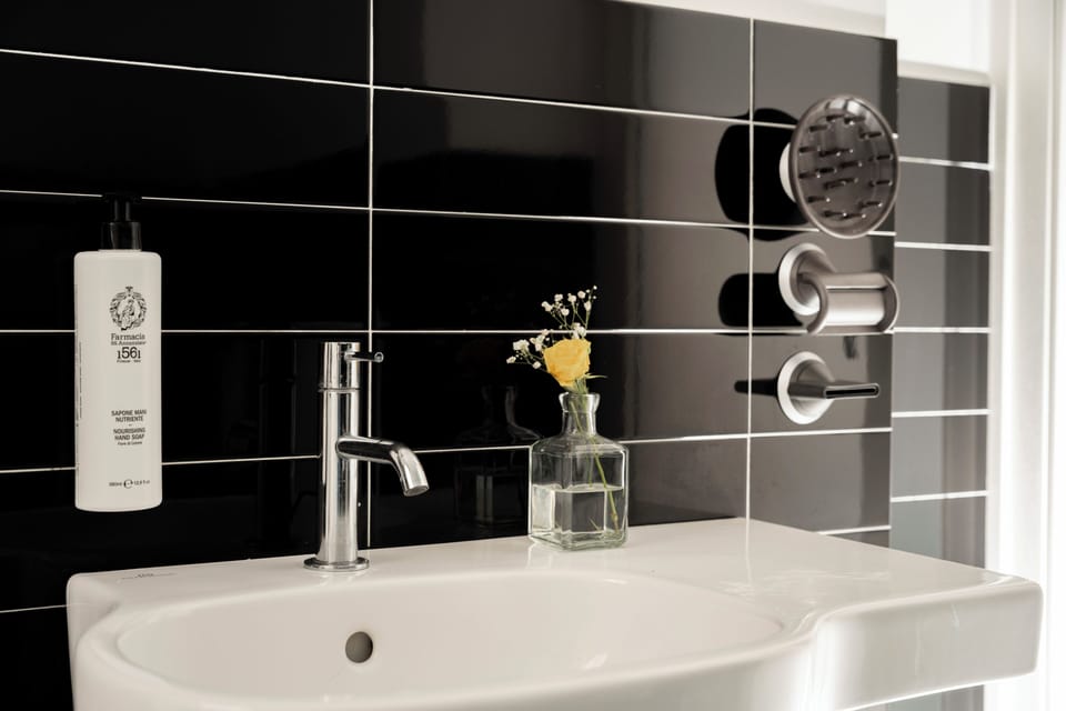 Standard Double or Twin Room | Bathroom | Shower, free toiletries, hair dryer, towels