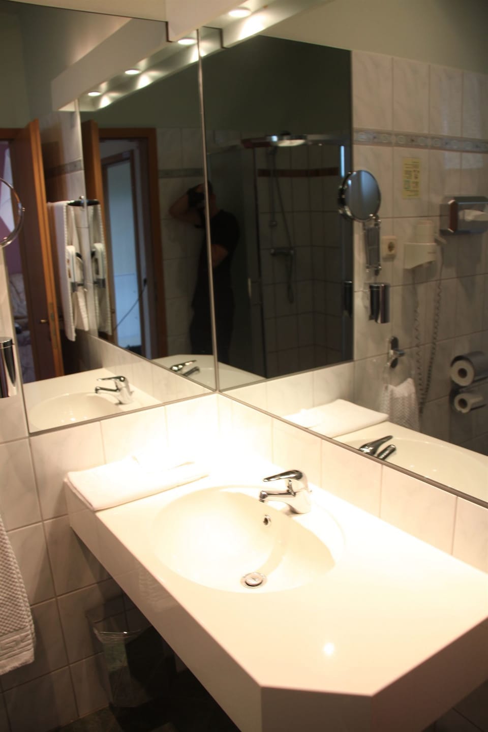 Bathroom sink