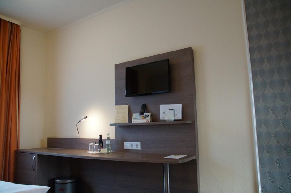 Individually furnished, desk, blackout drapes, free WiFi