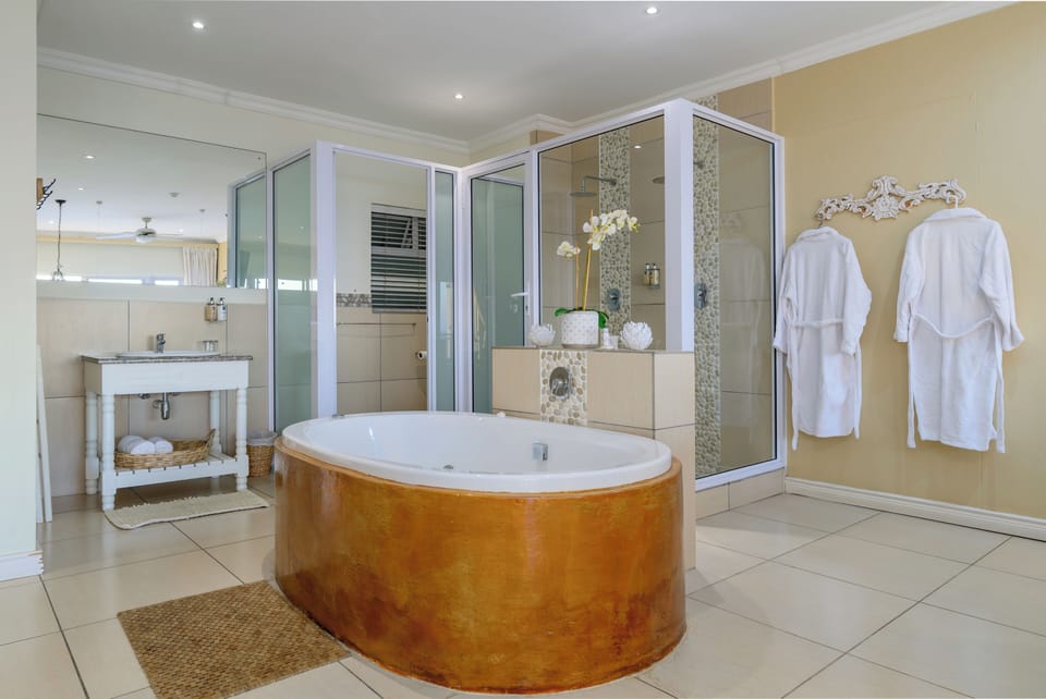 Honeymoon Suite, 1 King Bed, Bathtub, Sea View | In-room safe, blackout drapes, free WiFi, bed sheets