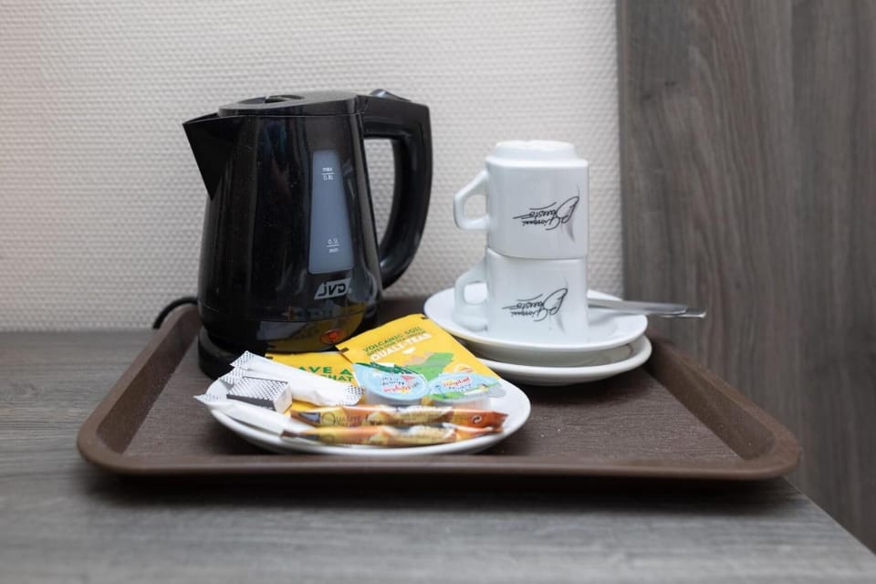 Coffee/tea maker, electric kettle