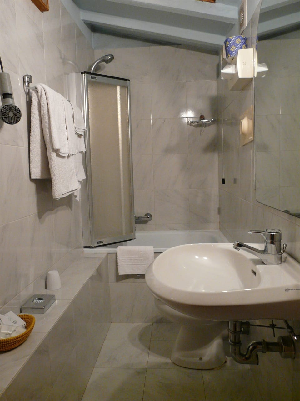 Bathroom sink