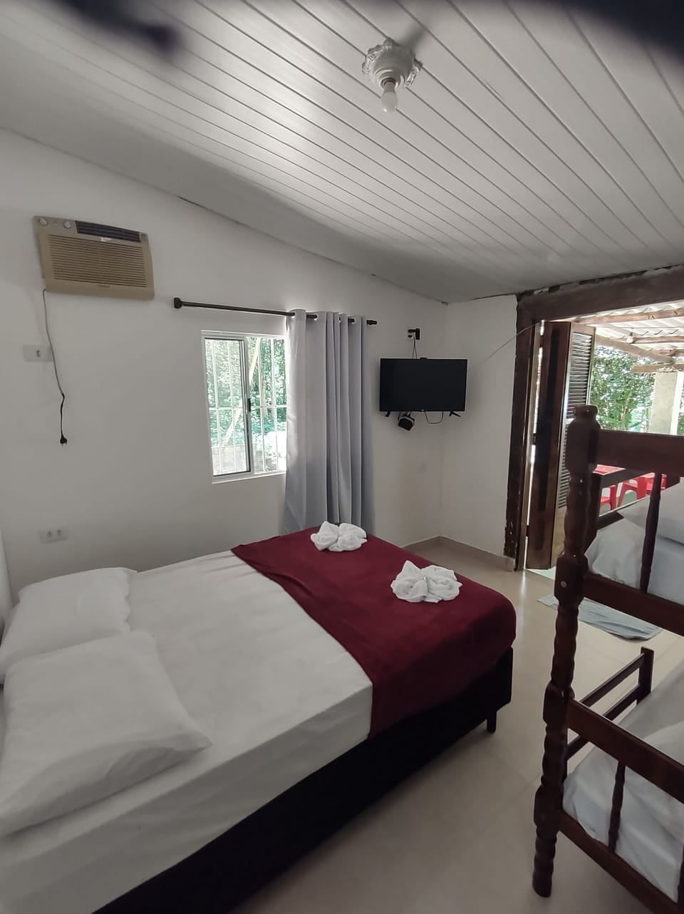 Suite da Roça (ideal para quem gosta da natureza) | 1 bedroom, WiFi (free), bed sheets