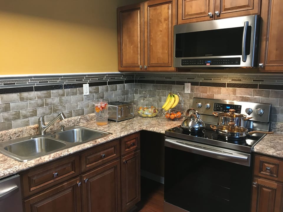 Microwave & Stove 