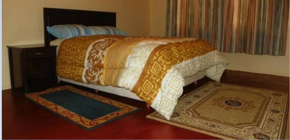 Double Room | Blackout drapes, bed sheets
