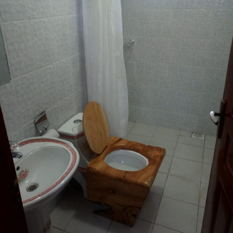 Superior Room | Bathroom | Shower, rainfall showerhead, towels, soap