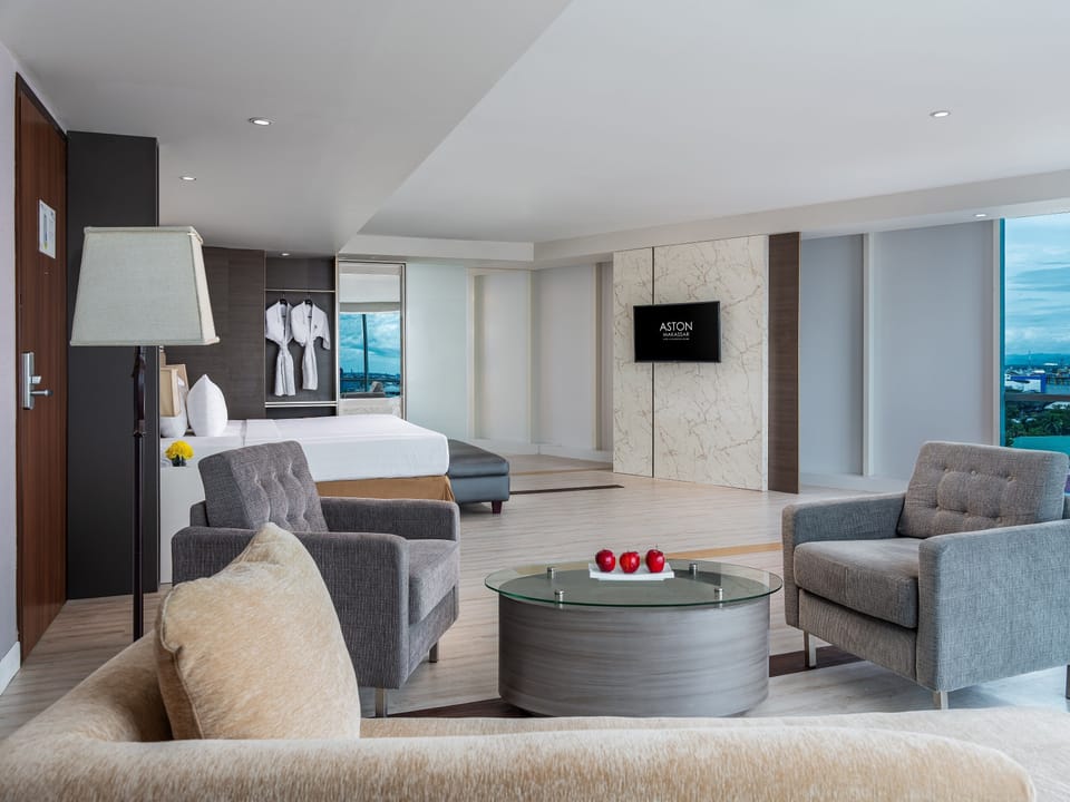 Junior Suite | Premium bedding, minibar, in-room safe, desk