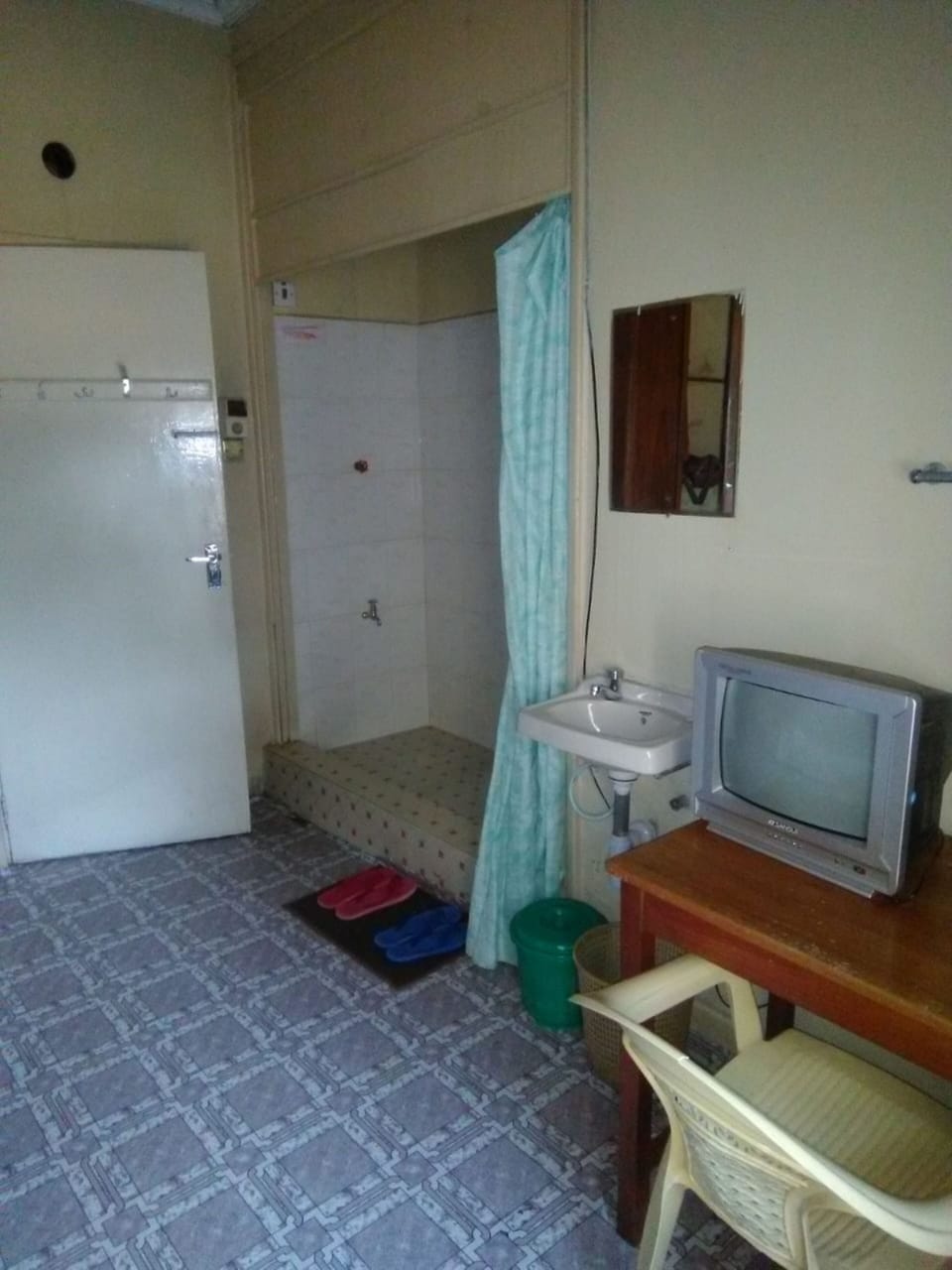 Double Room | Desk, free WiFi, bed sheets