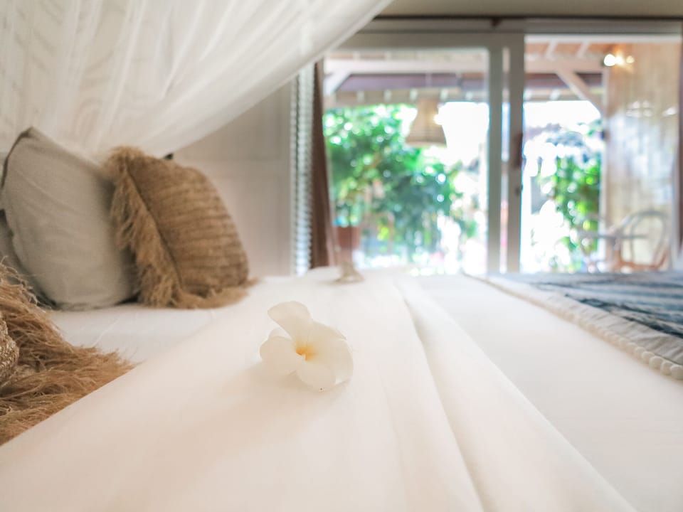 Santam | In-room safe, desk, WiFi (free), bed sheets