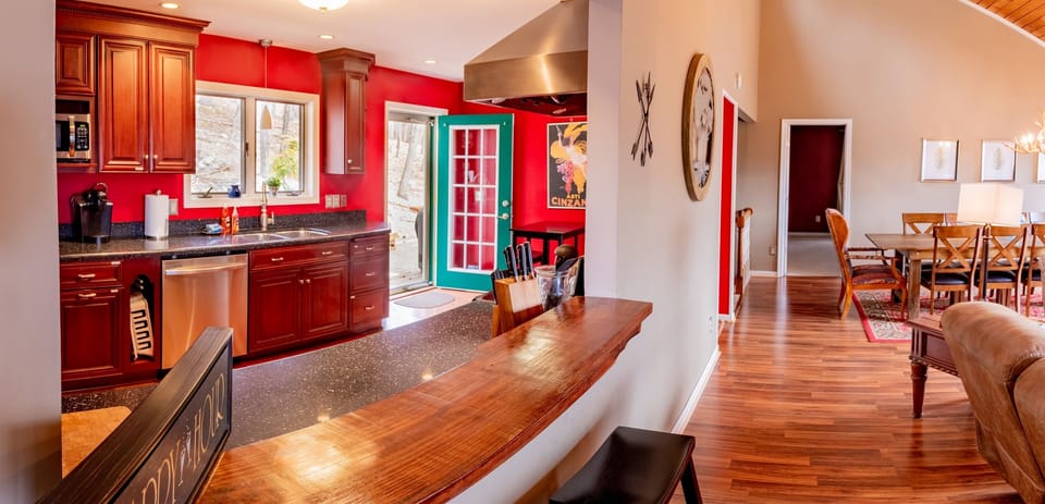 Bar between Ktichen & Living Room