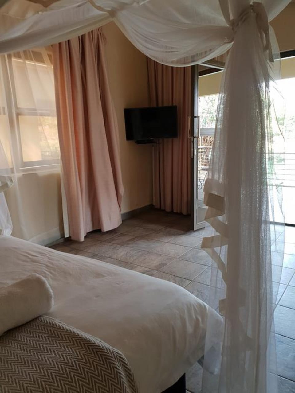 Standard Double Room | Minibar, desk, iron/ironing board, free WiFi