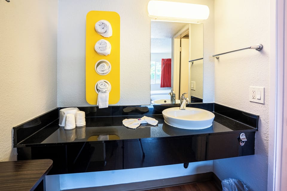 Standard Room, 2 Double Beds, Non Smoking, Refrigerator | Bathroom | Combined shower/tub, towels
