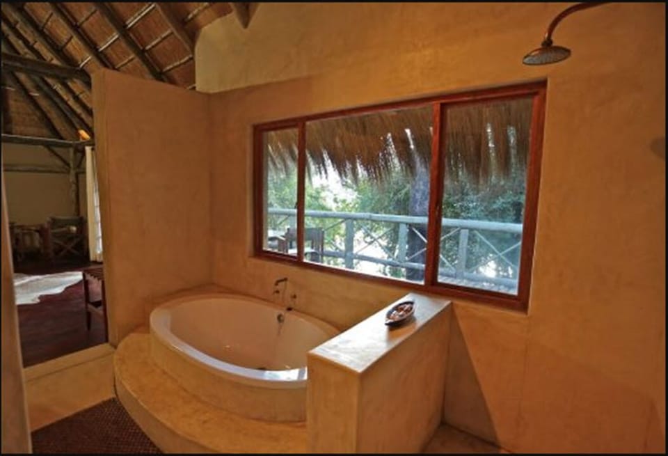 Luxury Chalets | Deep soaking bathtub