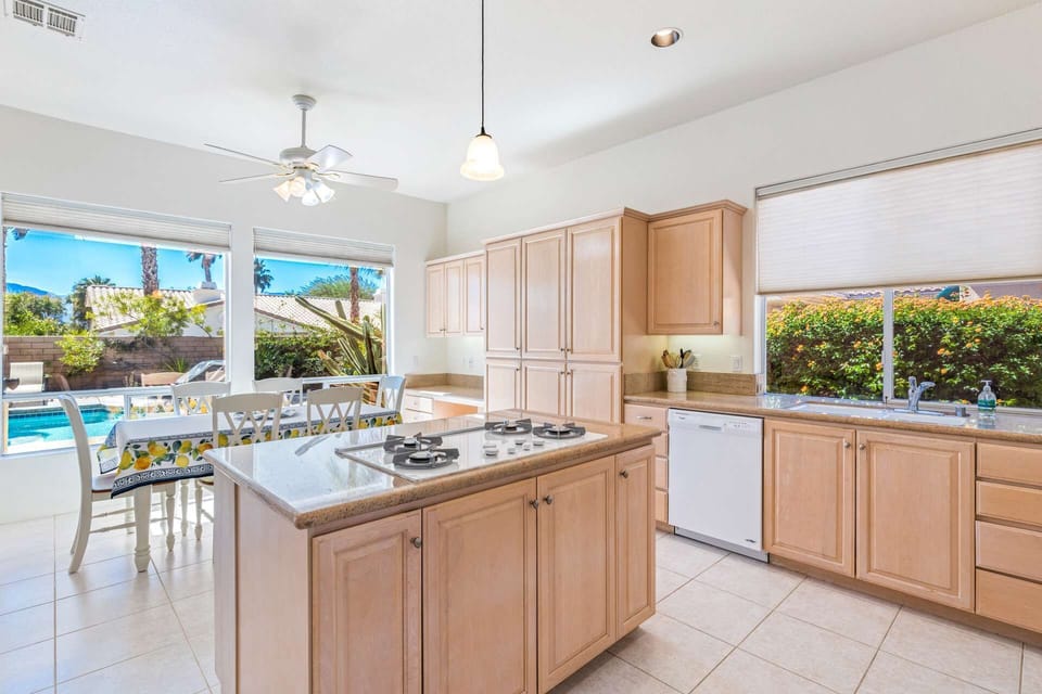 Large and easy to navigate kitchen
