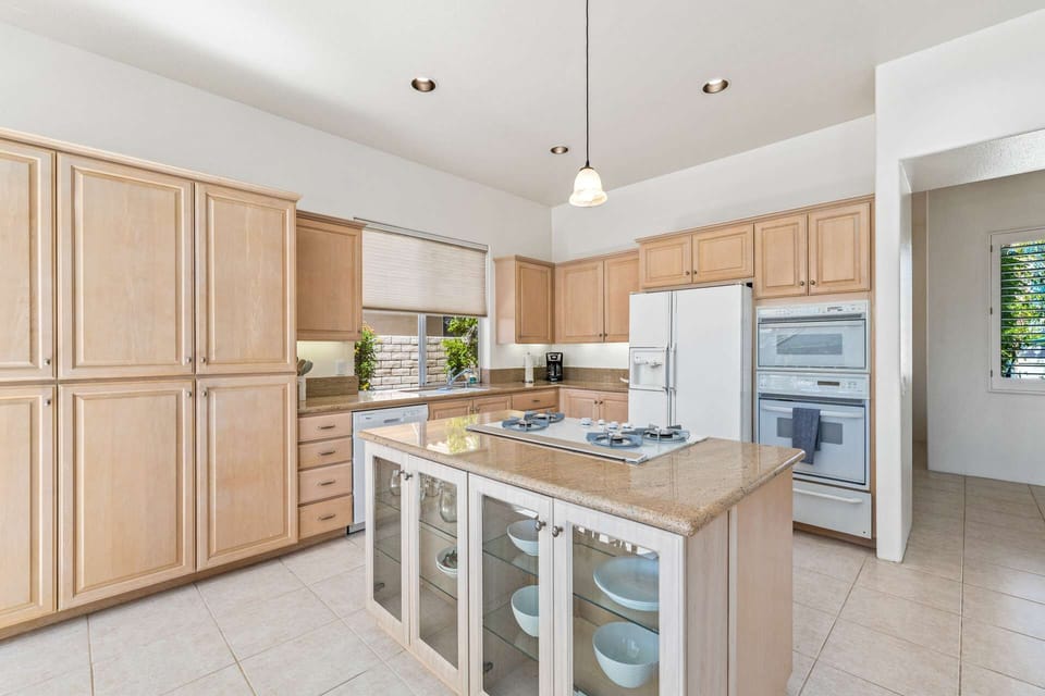 Spacious kitchen!
