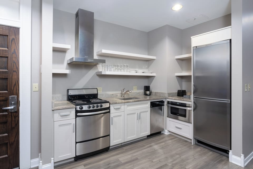 Executive Studio, 1 Queen Bed, Non Smoking | Private kitchen | Coffee/tea maker