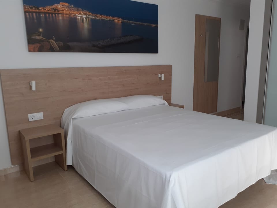 Double or twin room with terrace, 2 people | Minibar, in-room safe, individually furnished, desk