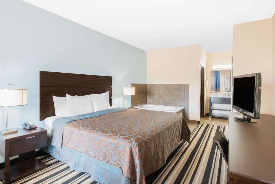 Studio Suite, 1 King Bed, Non Smoking | In-room safe, desk, iron/ironing board, free cribs/infant beds