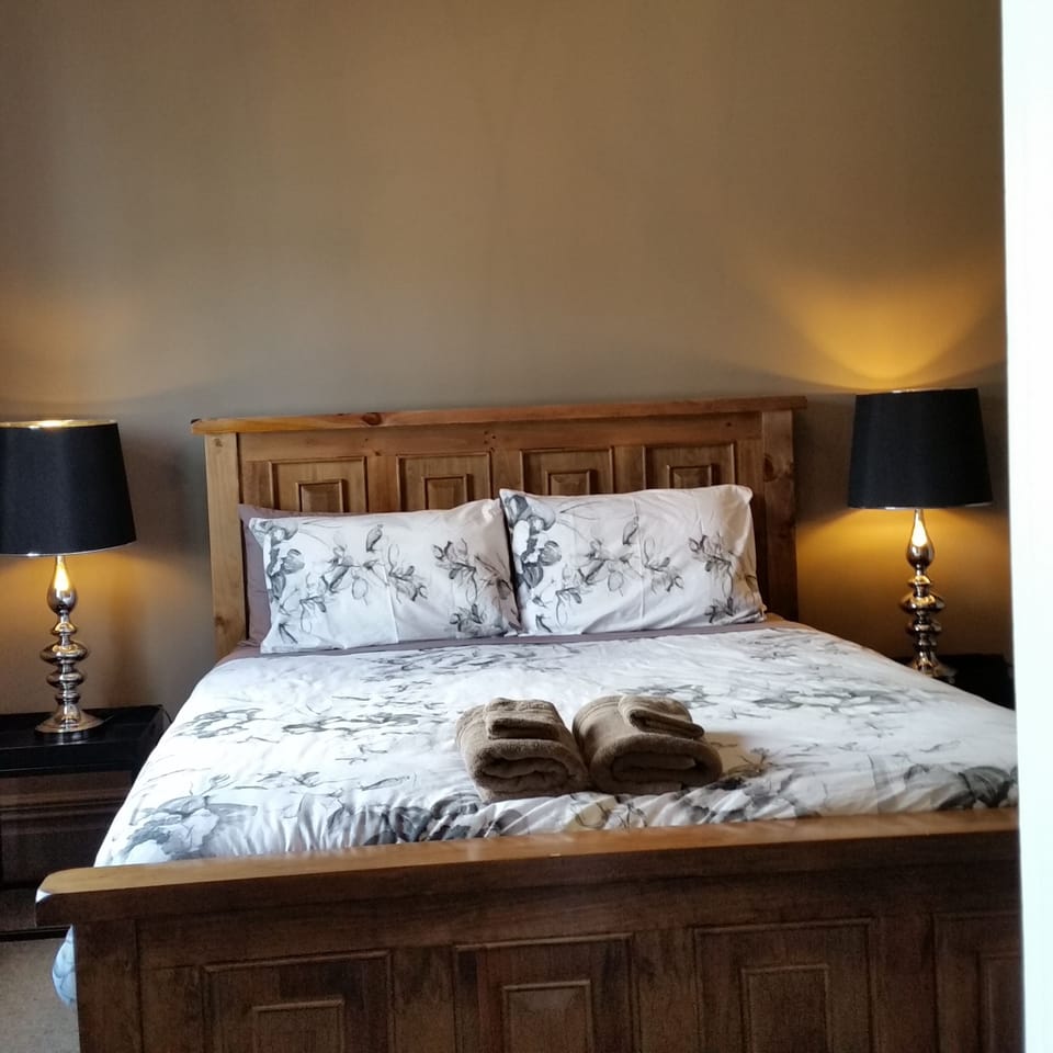 Premium bedding, in-room safe, desk, iron/ironing board (on request)