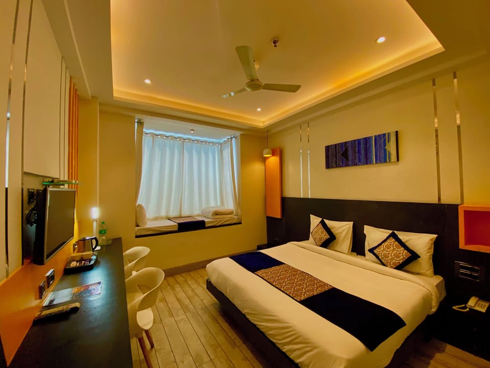 Luxury Double or Twin Room, City View | Egyptian cotton sheets, premium bedding, pillowtop beds, minibar