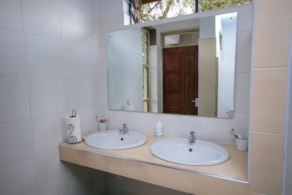 Family House, 3 Bedrooms | Bathroom sink