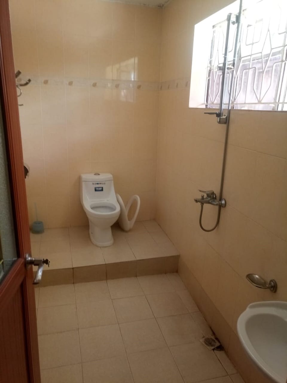 Shower, free toiletries, towels, soap