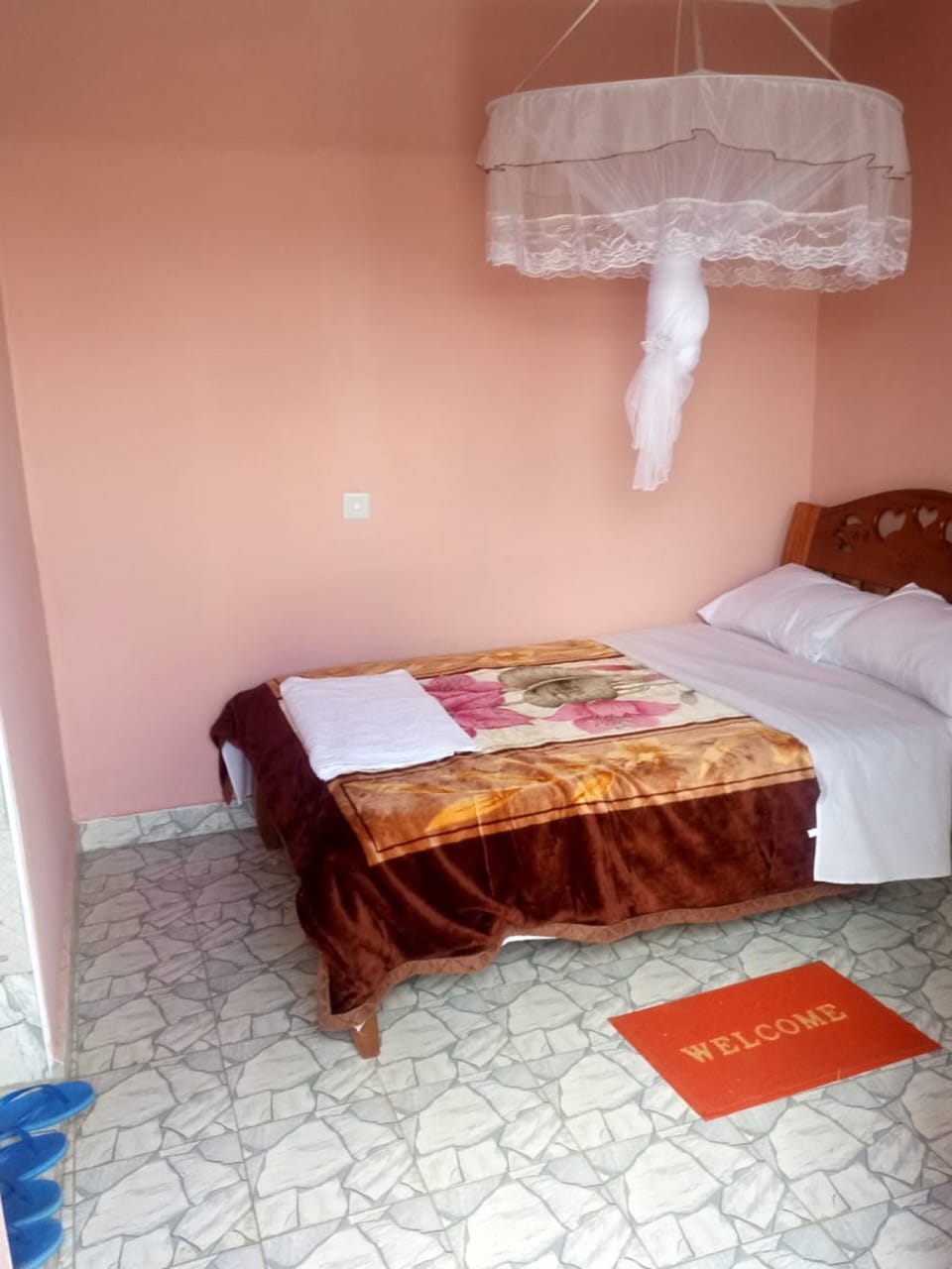 Single Room | Desk, bed sheets