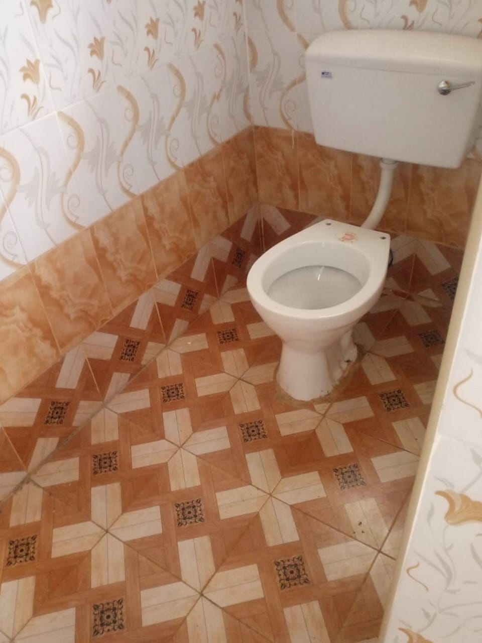 Single Room | Bathroom | Shower, rainfall showerhead, towels, soap