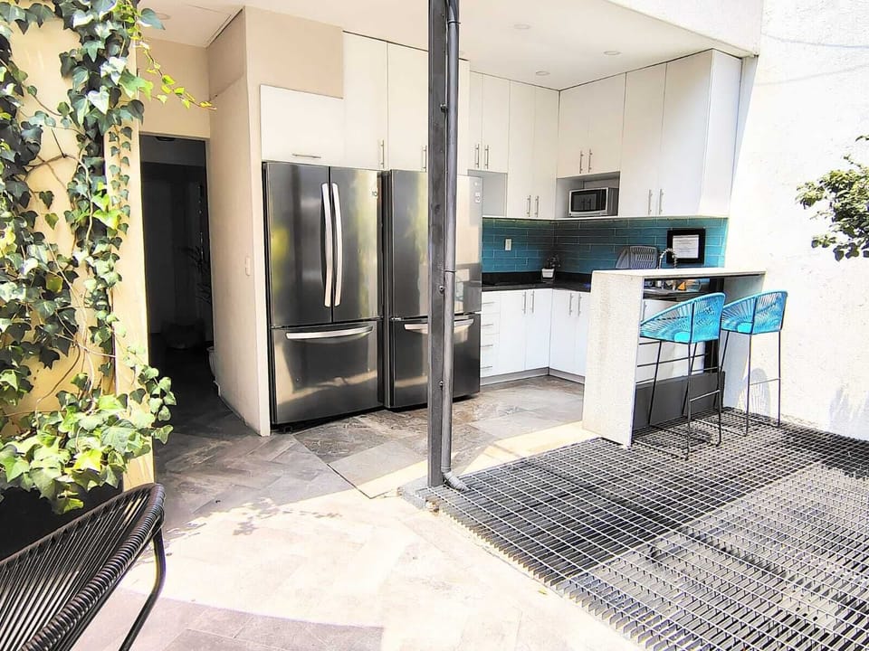 Standard Room, 2 Double Beds, Shared Bathroom | Shared kitchen | Fridge, microwave, cookware/dishes/utensils