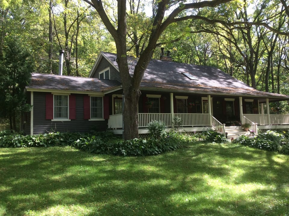 Pine Hollow Cottage. Lots of space 2400 sf.