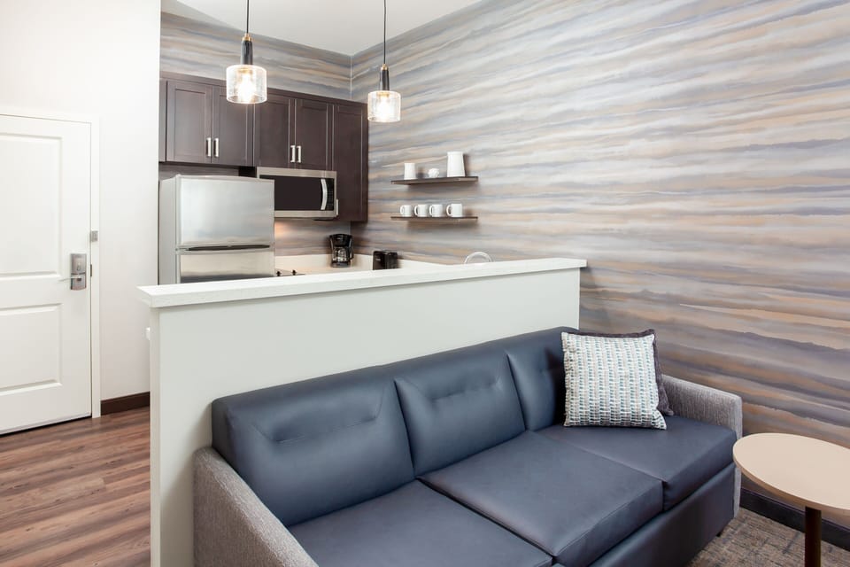 Coffee/tea maker, dining tables